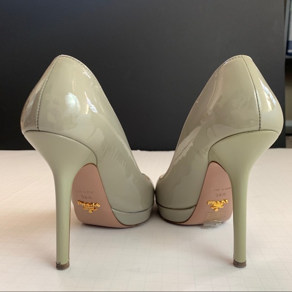 Prada Donna Patent Leather Heel Size 38.5 w/ Box - Picture 5 of 12